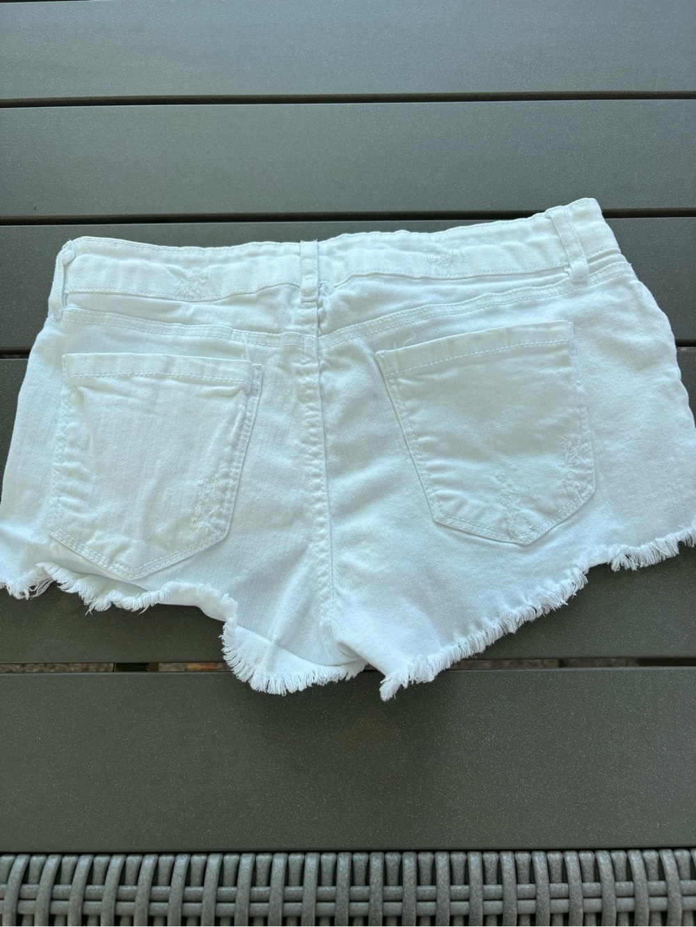 Vintage Y2K Refuge Distressed White Denim Low Cut Shorts Size 6 - Picture 3 of 8